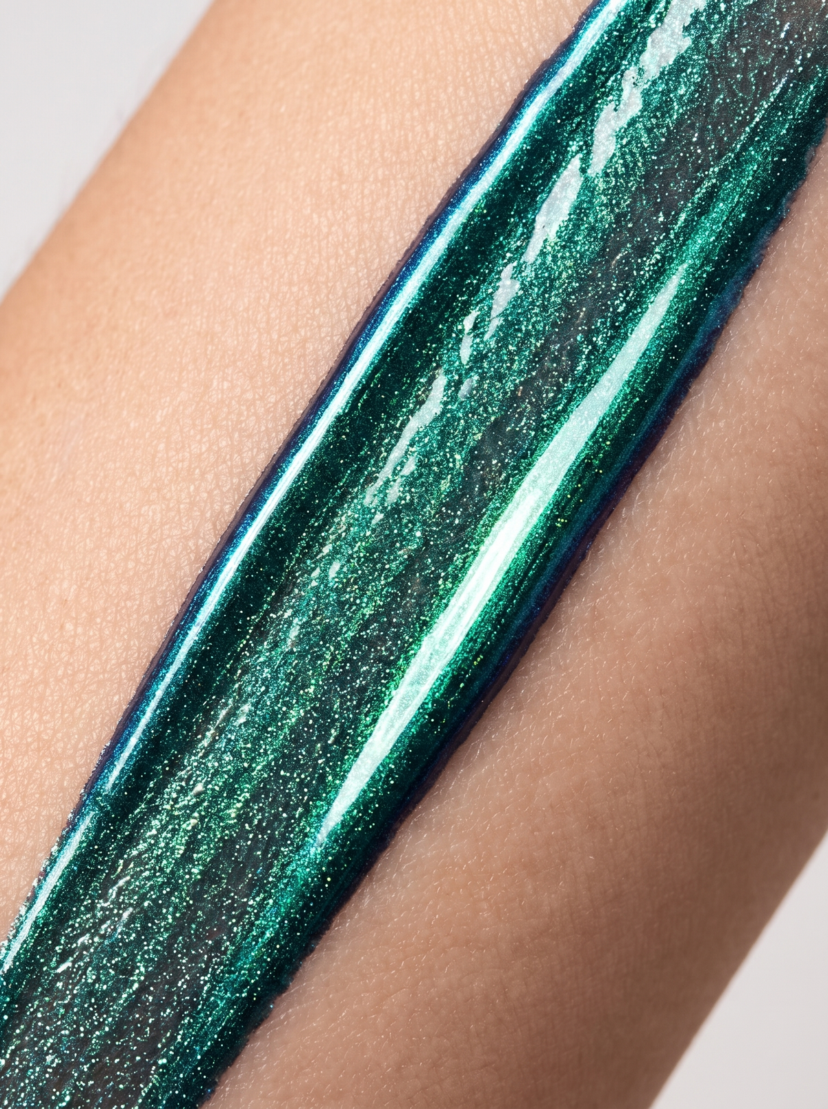 FLO — Light-Reactive Liquid Eyeliner